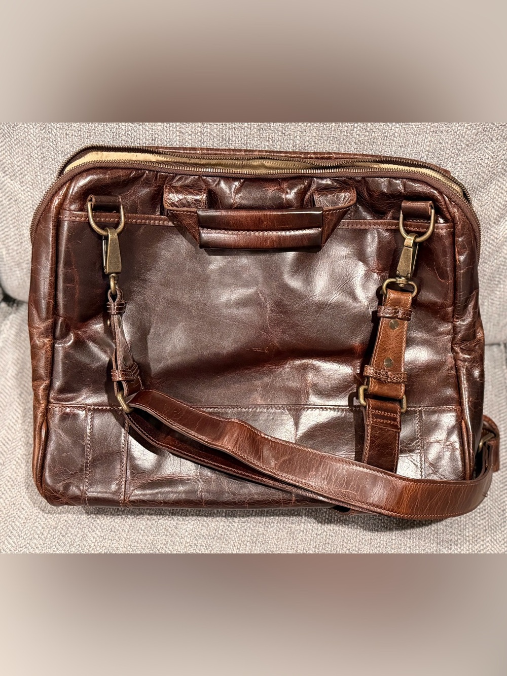 Moore & Giles Men's Brown Leather Messenger Bag - Classic Carry